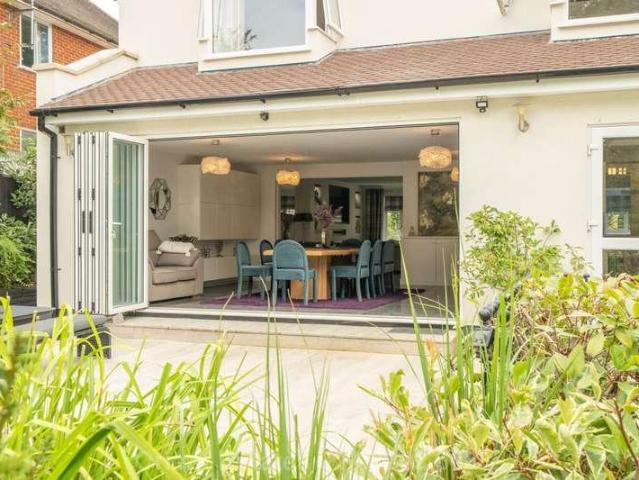 5 bed house for sale