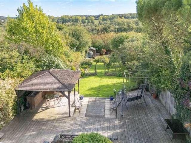 5 bed house for sale