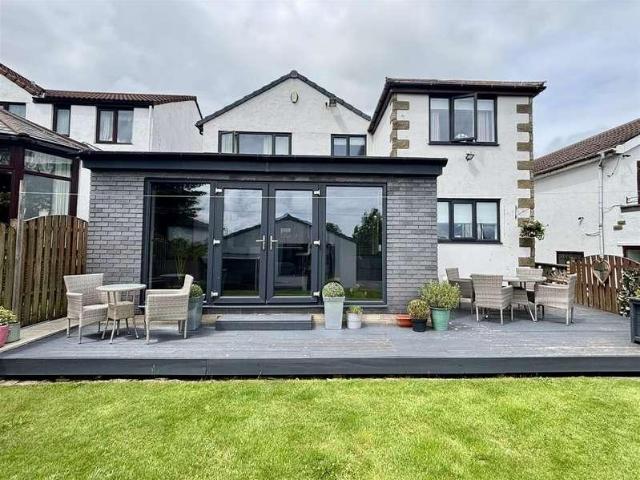 5 bed house for sale