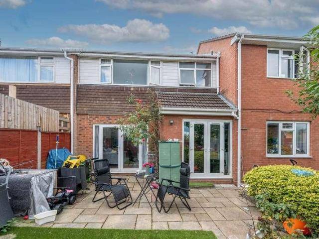 5 bed house for sale