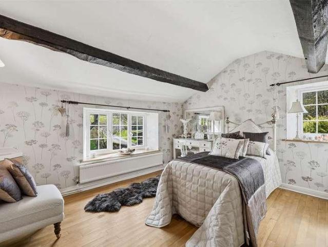 5 bed house for sale