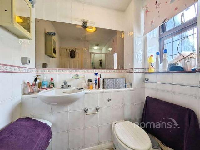 5 bed house for sale