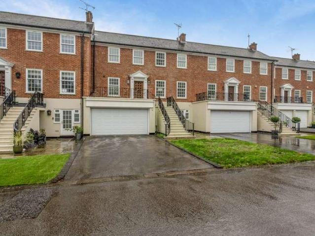 5 bed house for sale