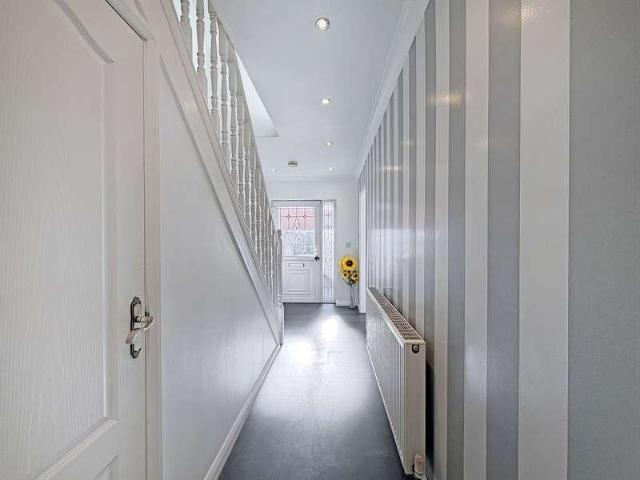 5 bed house for sale