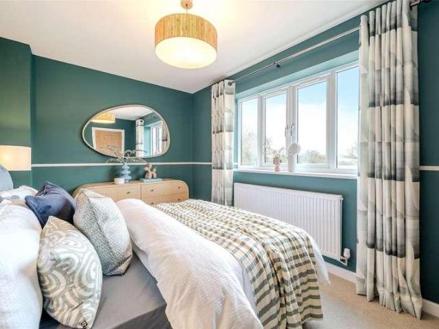 5 bed house for sale