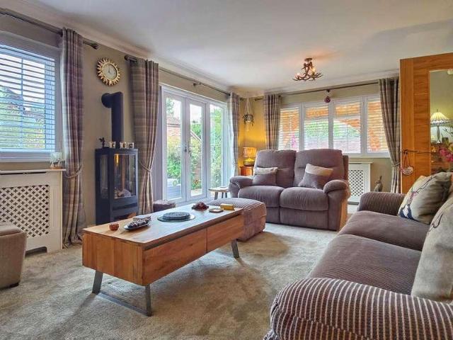 5 bed house for sale