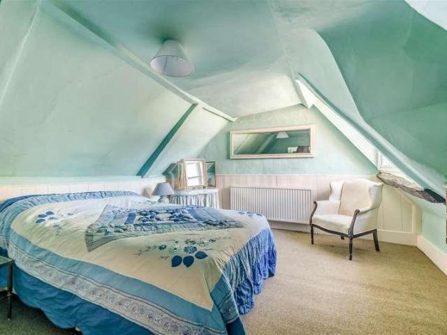 5 bed house for sale