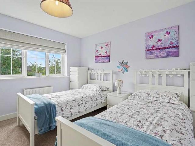 5 bed house for sale