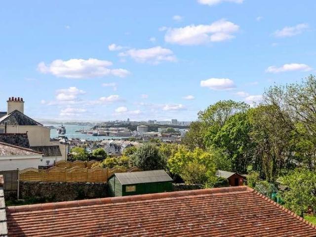 5 bed house for sale