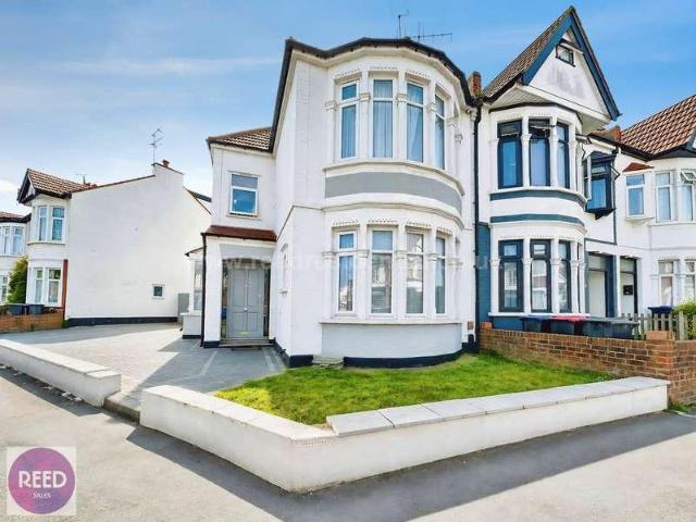 5 bed house for sale