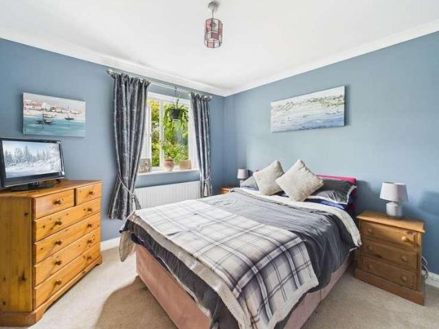 5 bed house for sale
