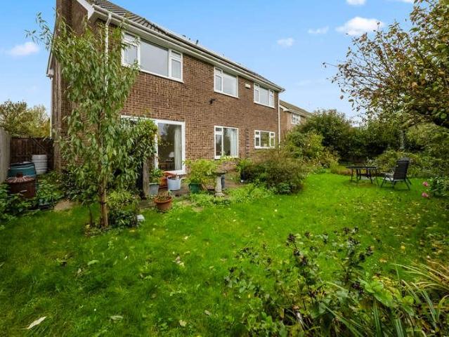 5 bed house for sale