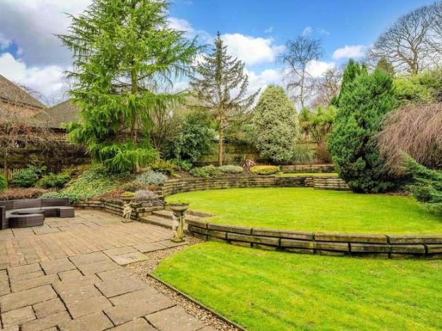 5 bed house for sale