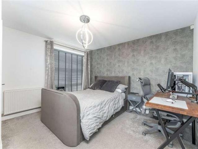 5 bed house for sale