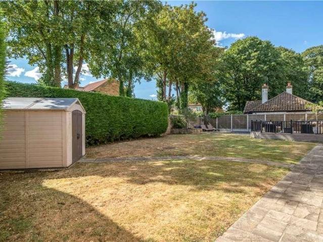 5 bed house for sale