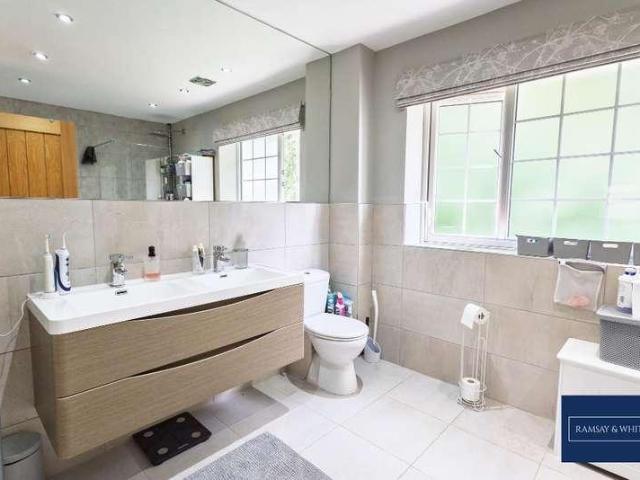 5 bed house for sale