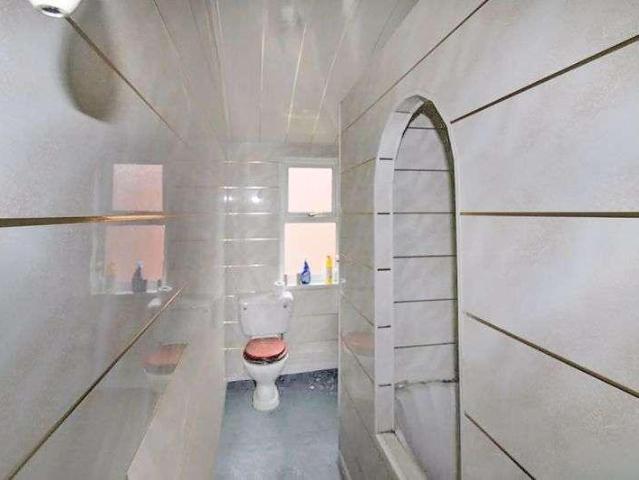 5 bed house for sale