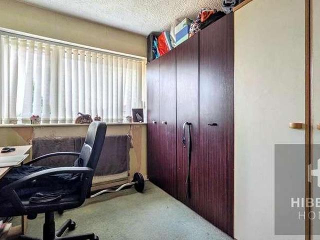 5 bed house for sale
