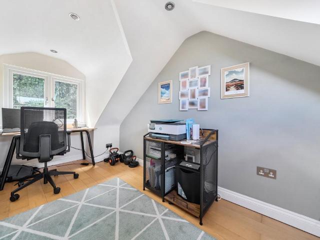 5 bed house for sale