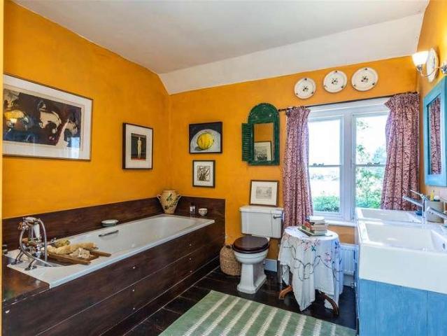 5 bed house for sale