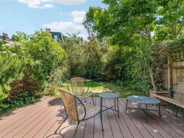 5 bed house for sale