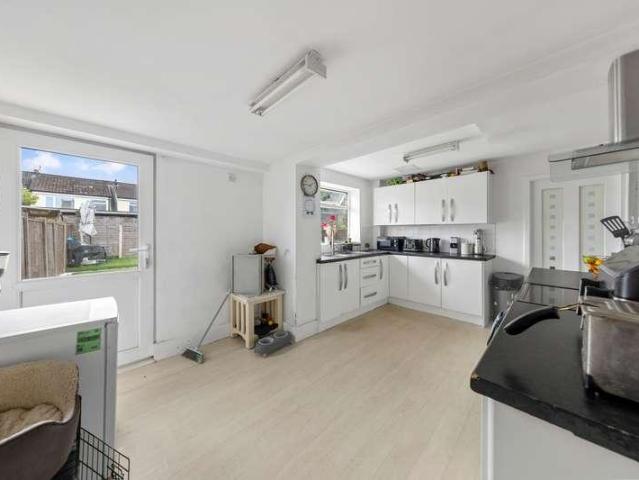 5 bed house for sale