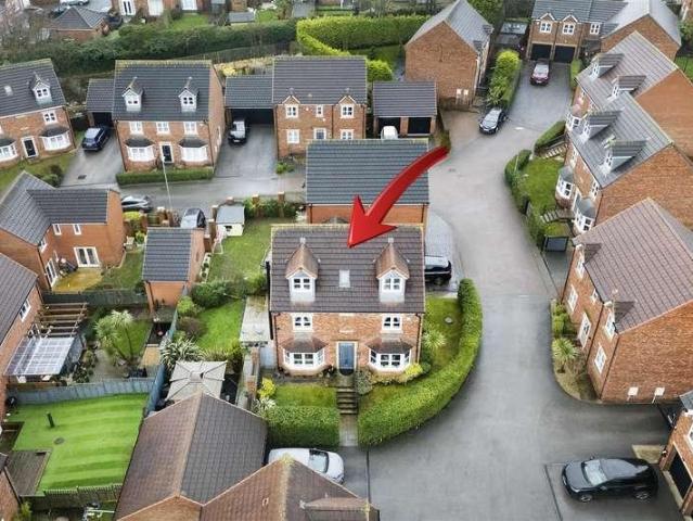 5 bed house for sale