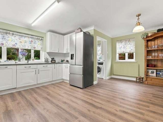 5 bed house for sale
