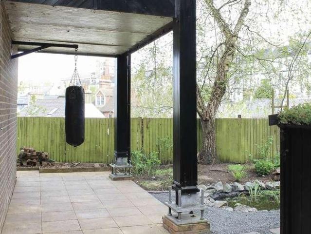 5 bed house for sale