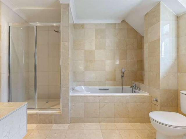 5 bed house for sale