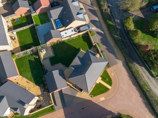 5 bed house for sale