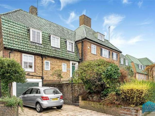 5 bed house for sale