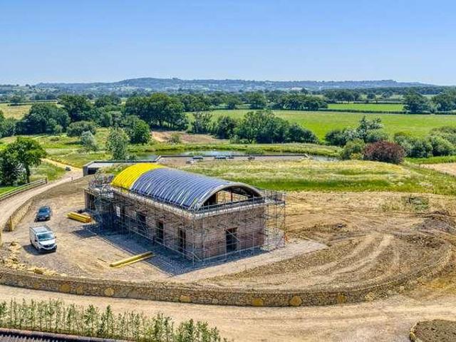 5 bed house for sale