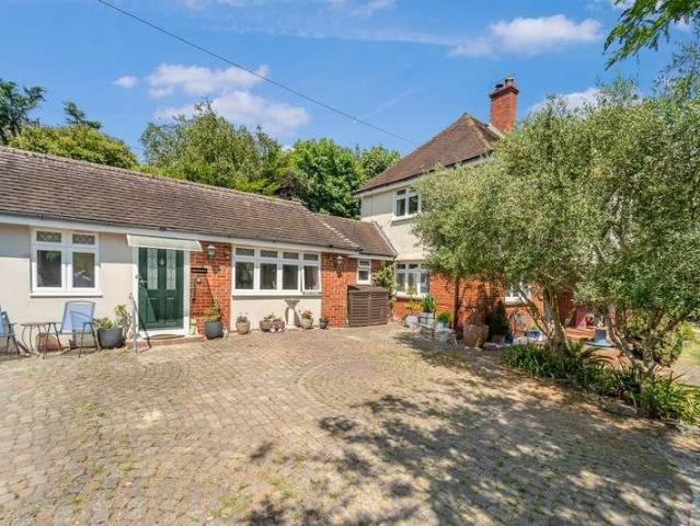 5 bed house for sale