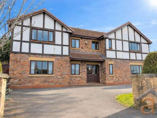 5 bed house for sale