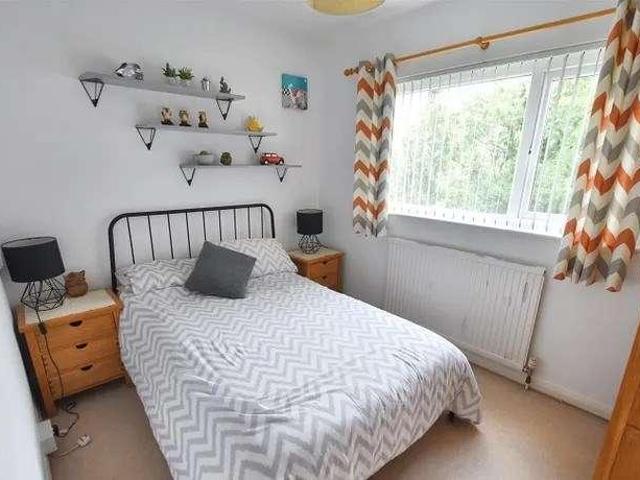5 bed house for sale