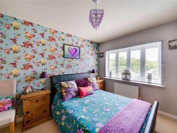 5 bed house for sale