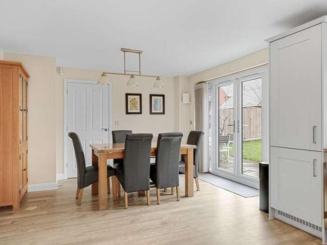 5 bed house for sale