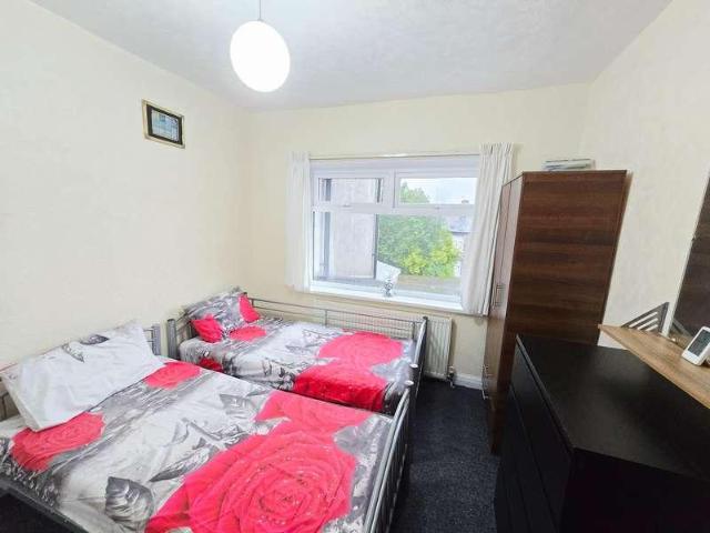 5 bed house for sale