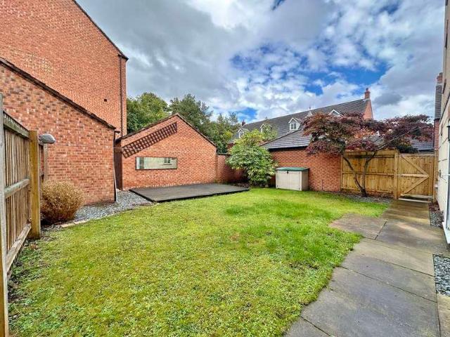 5 bed house for sale