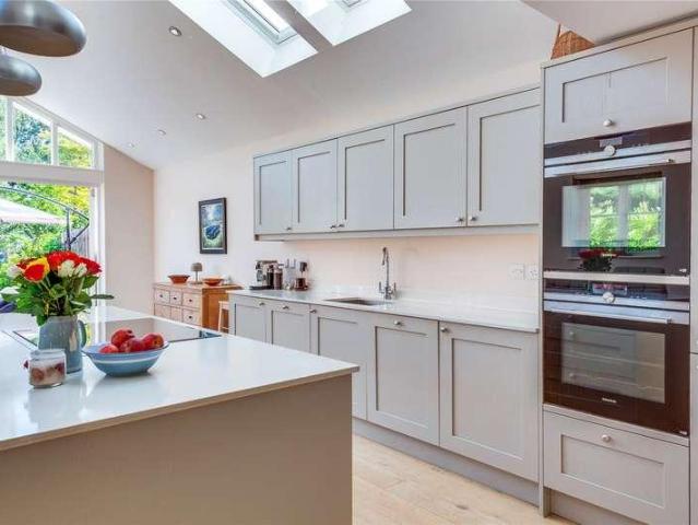 5 bed house for sale