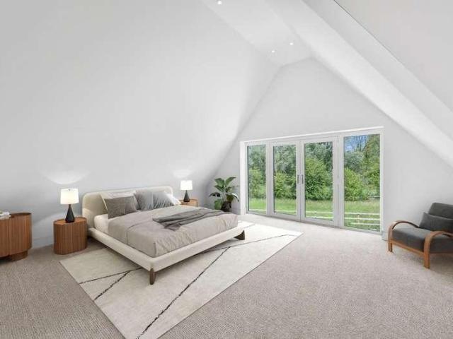 5 bed house for sale