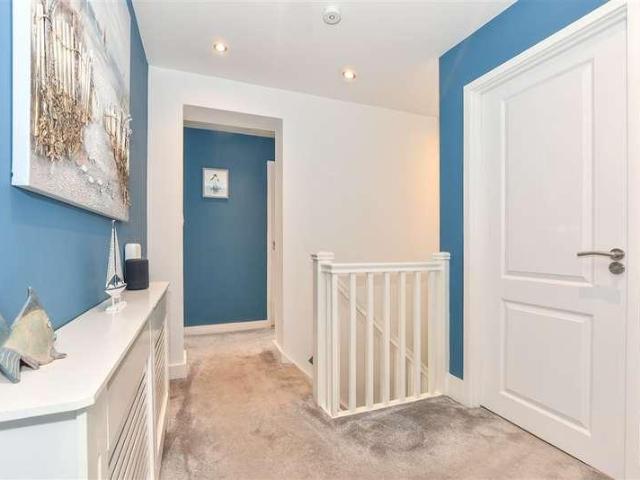 5 bed house for sale