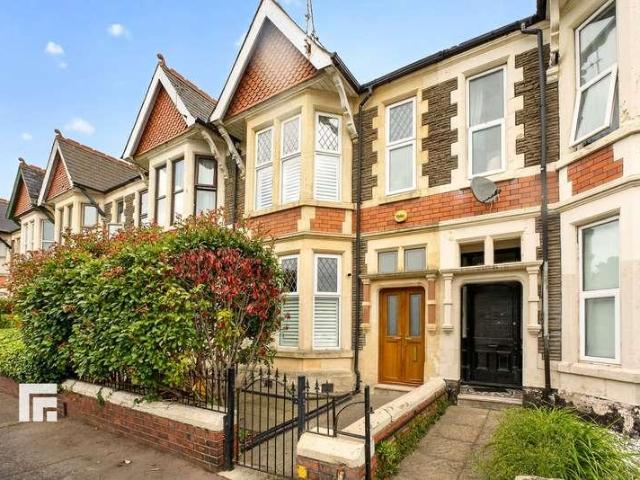 5 bed house for sale
