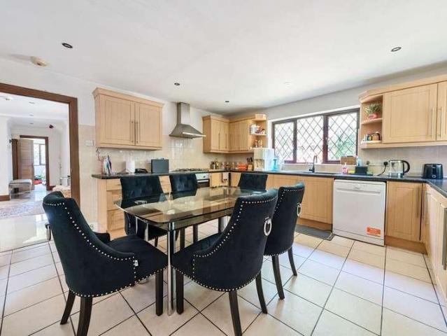 5 bed house for sale