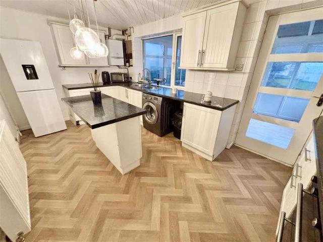 5 bed house for sale