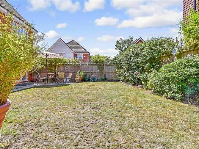 5 bed house for sale