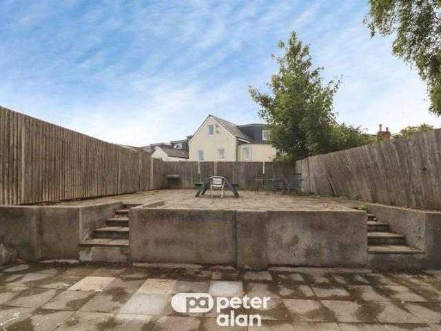 5 bed house for sale