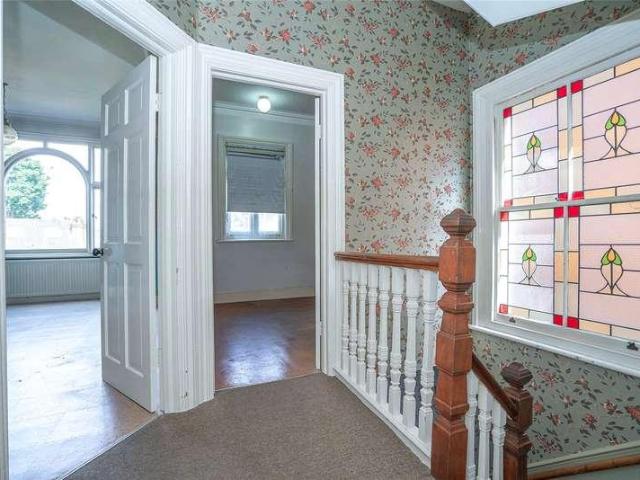5 bed house for sale