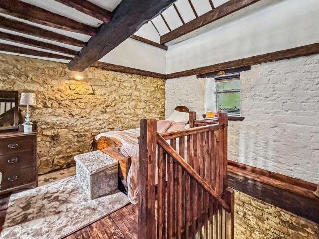 5 bed house for sale